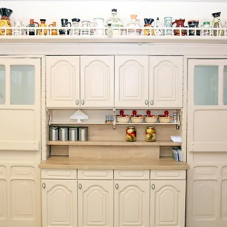 Flora Panzio بيت ضيافة